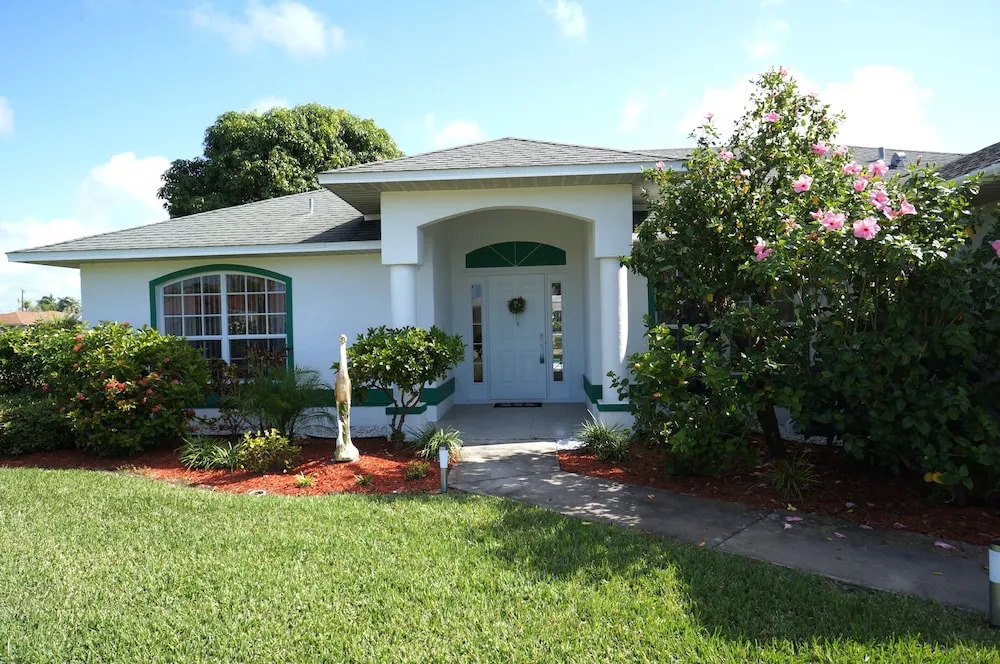 Rebecca Large Pool and Close to Everything Cape Coral Offers 102