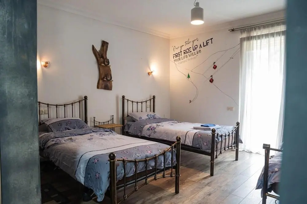 Korte Hotel Sleeps 14 With Courtyard