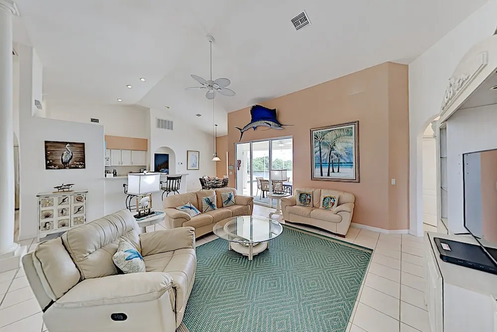 Waterfront W/ Screened Lanai, Pool & Kayaks 4 Bedroom Home