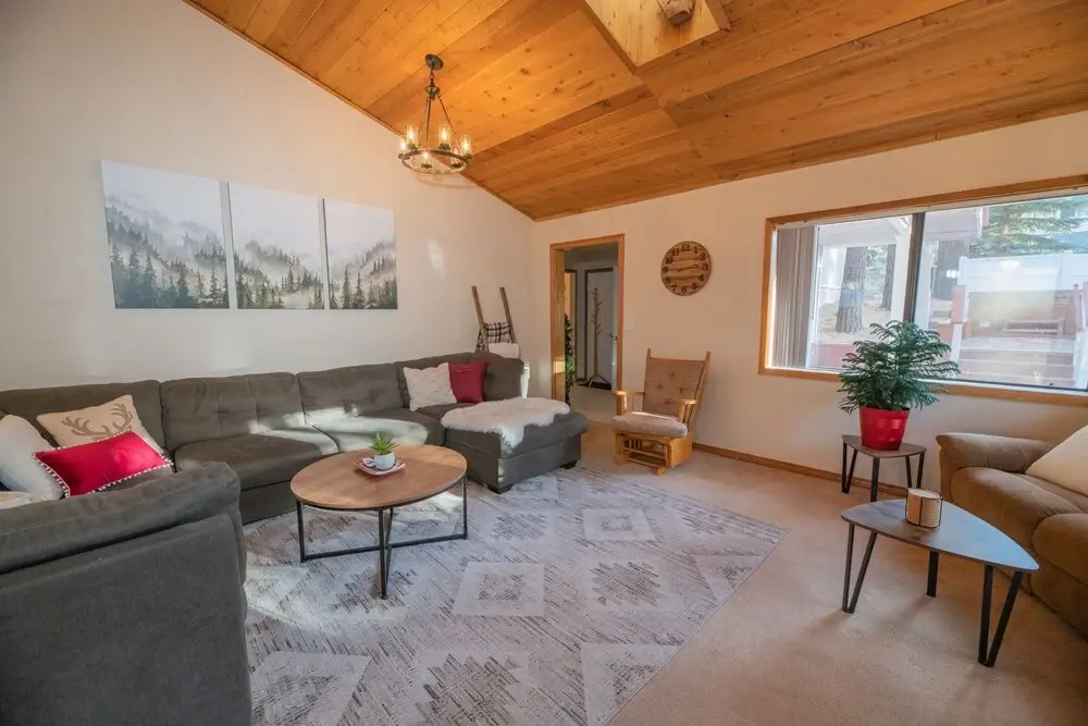 Fox Pines Retreat - Open Floor Plan With Foosball, Ping Pong, And A Hot Tub! 3 Bedroom Cabin