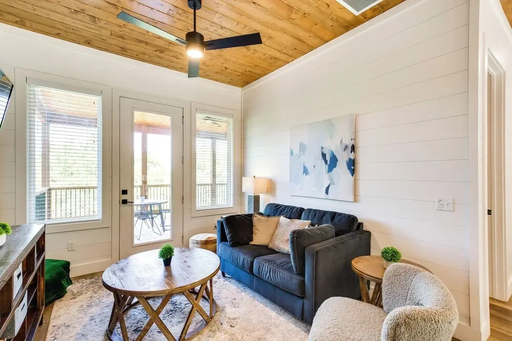 Luxe Broken Bow Cabin: Hot Tub & Outdoor Fireplace
