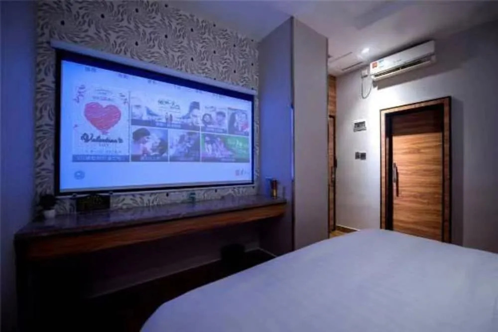 Junfu Hotel (Guangzhou Nanpu Metro Station)