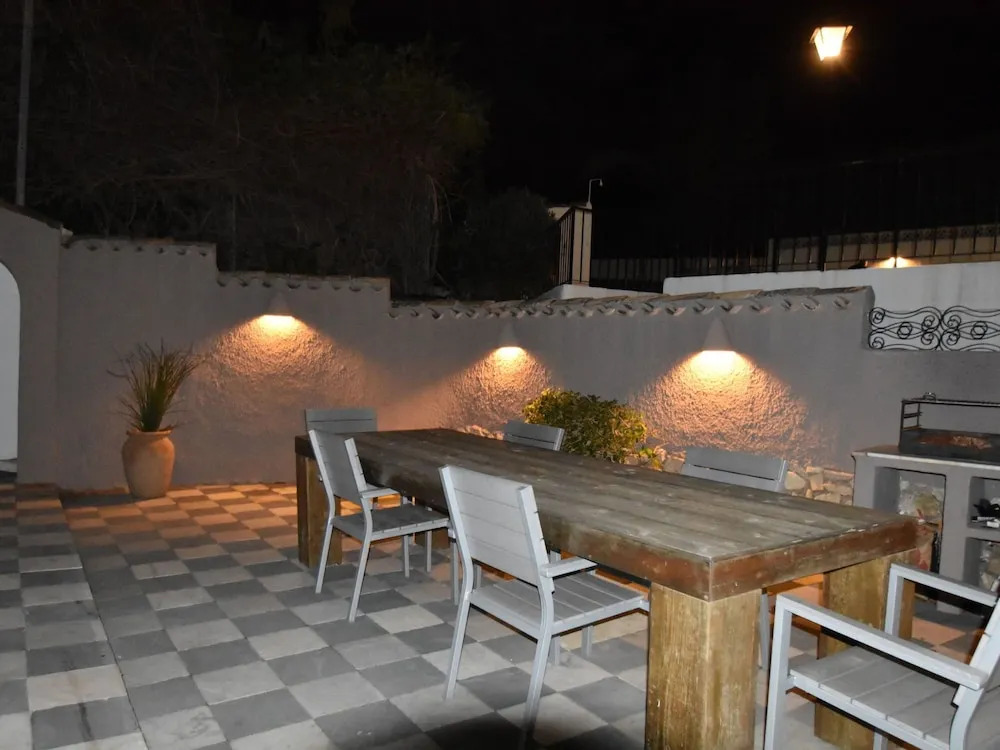 Spanish Villa with Spacious Terrace & Pool near Beach