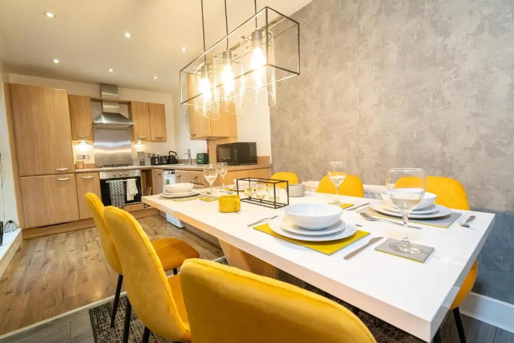 Classy 2 Bed Detatched House- Birmingham- Broad Street & Brindley Place- 10 min walk from Bullring, 02 Arena, New Street Station & Grand Central