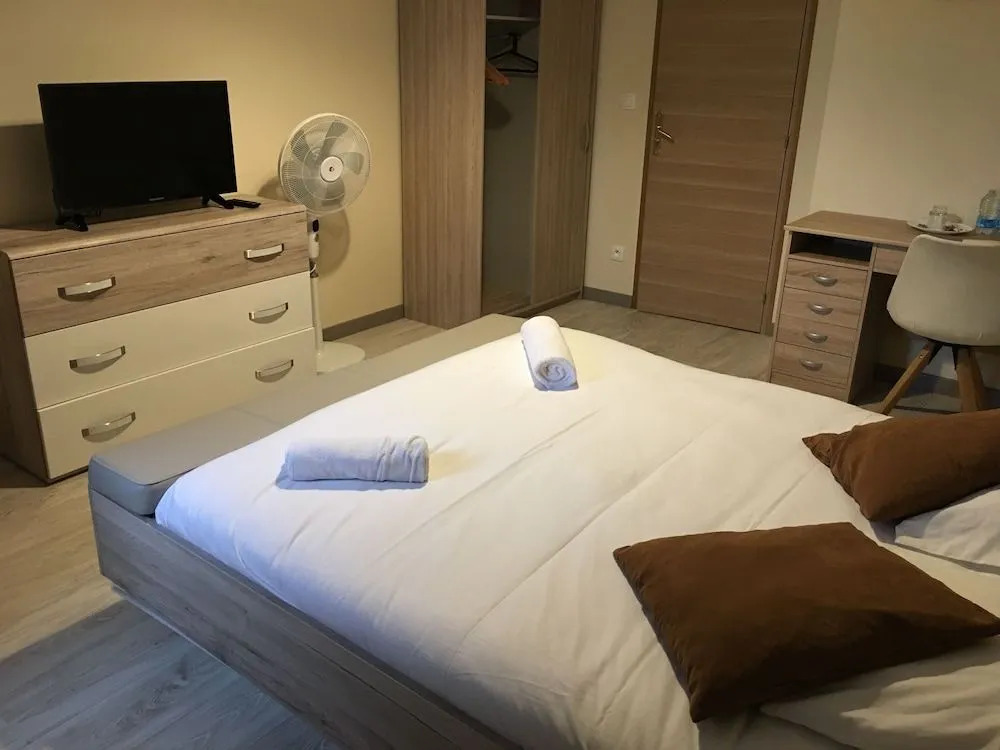 Au Charme du Lac Piscine & Spa 2