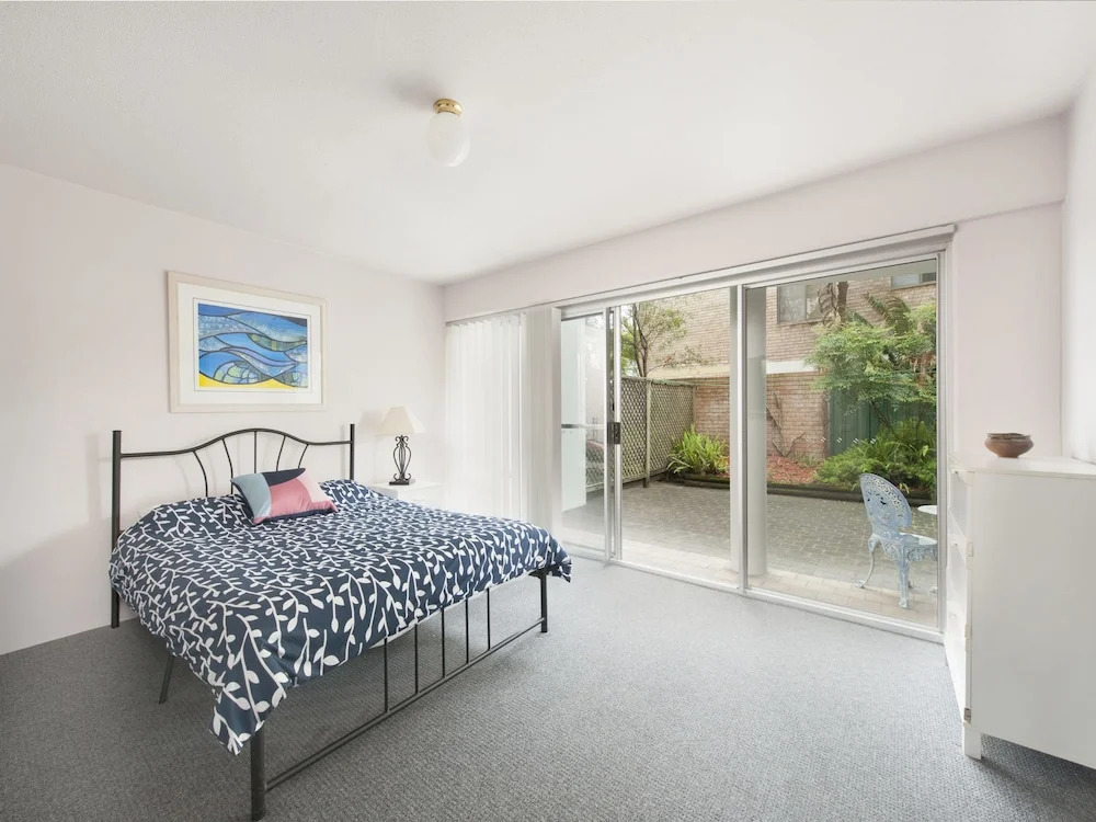 9 Cirrus at Fingal Bay
