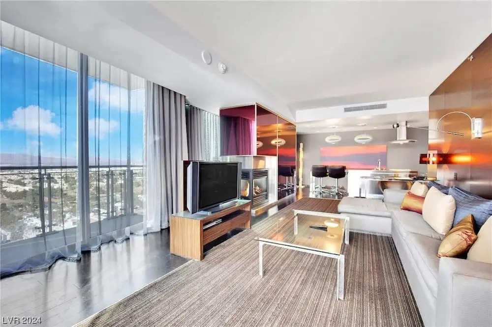 Mountain-view 1BR Palms w/ Balcony Access 83321