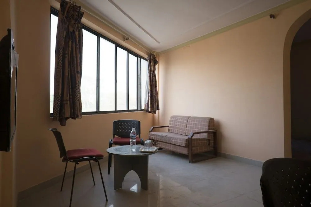 OYO 37830 Hotel Aakar International