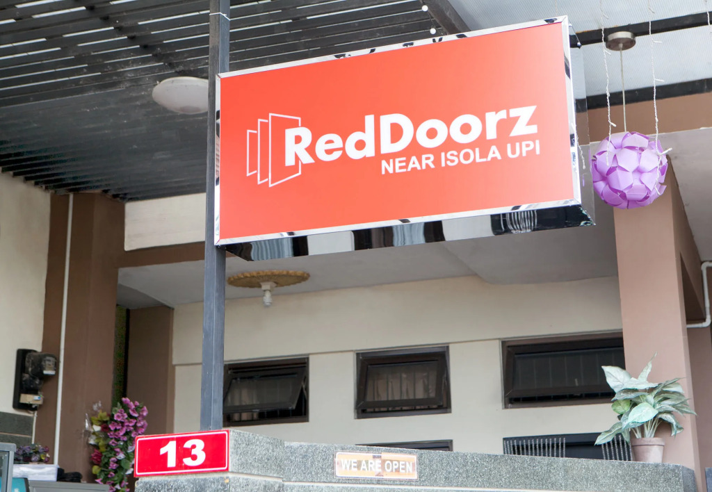RedDoorz Plus near Isola UPI