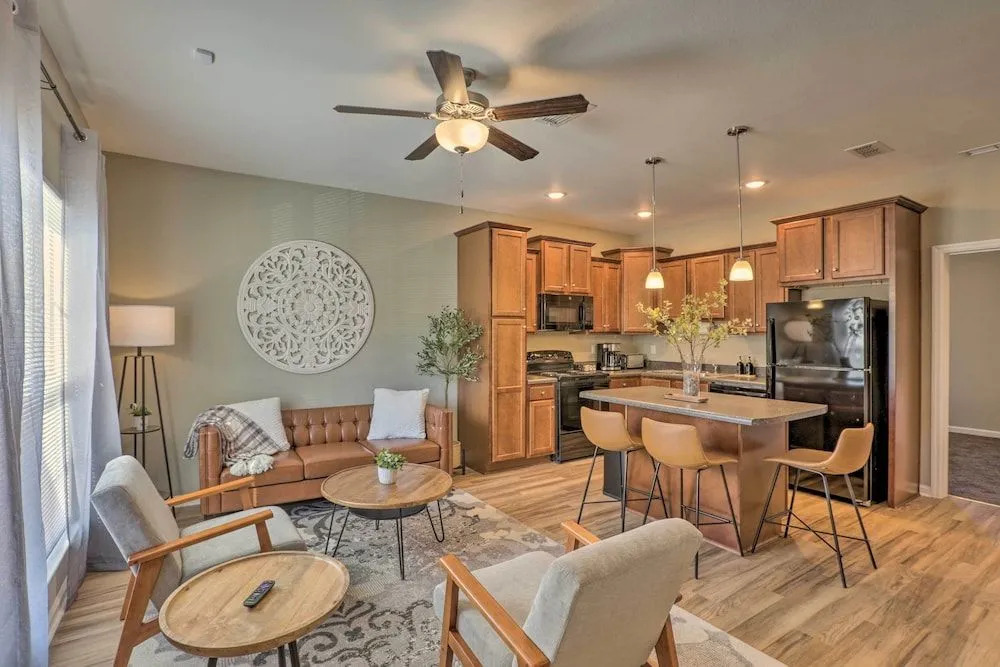 Airy Tallahassee Condo ~ 5 Mi to Downtown!