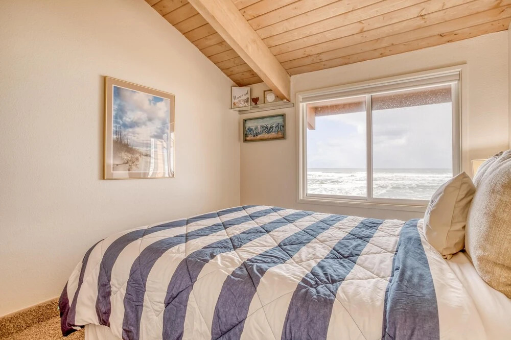 Oceanfront Haven with Panoramic Views - Gorgeous Coastal Retreat