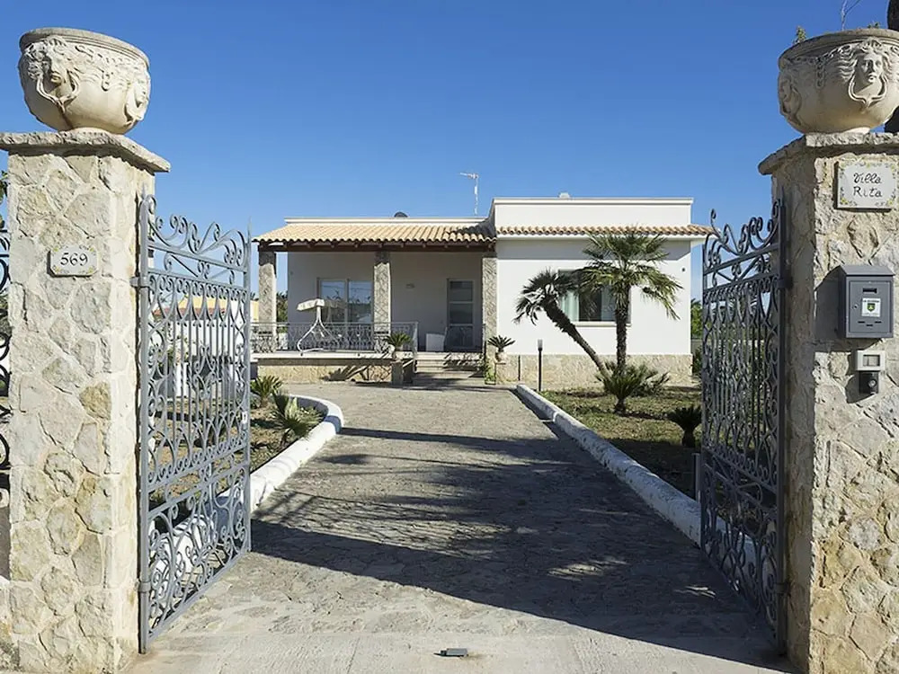 Luxury Villa in Marsala With Pool and Private Garden and Only 400m From the sea