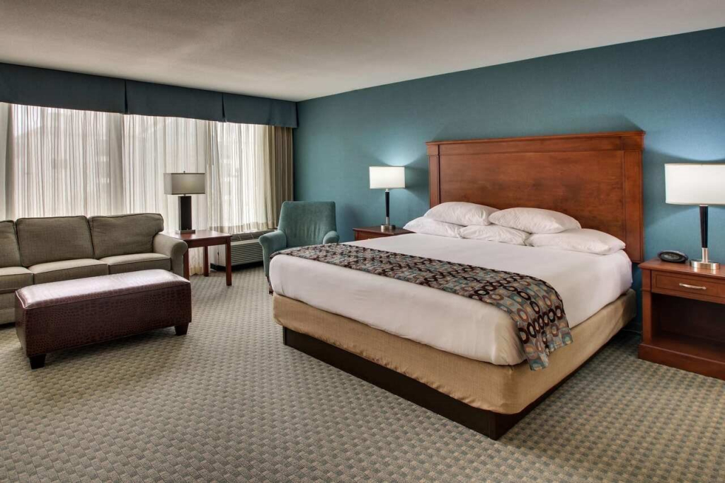 Sonesta Essential Houston Hobby Airport