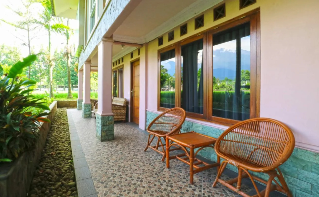 Aries Biru Hotel & Villa