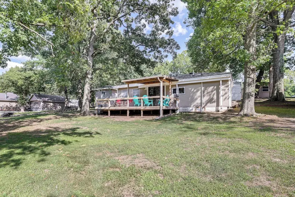 Deck + Dock Access: Lakefront Grove Cabin!