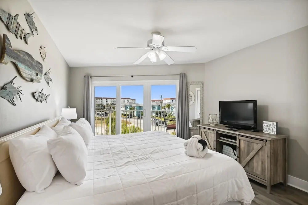 Seacrest 407 is a 2 BR Gulf front on Okaloosa Island by RedAwning