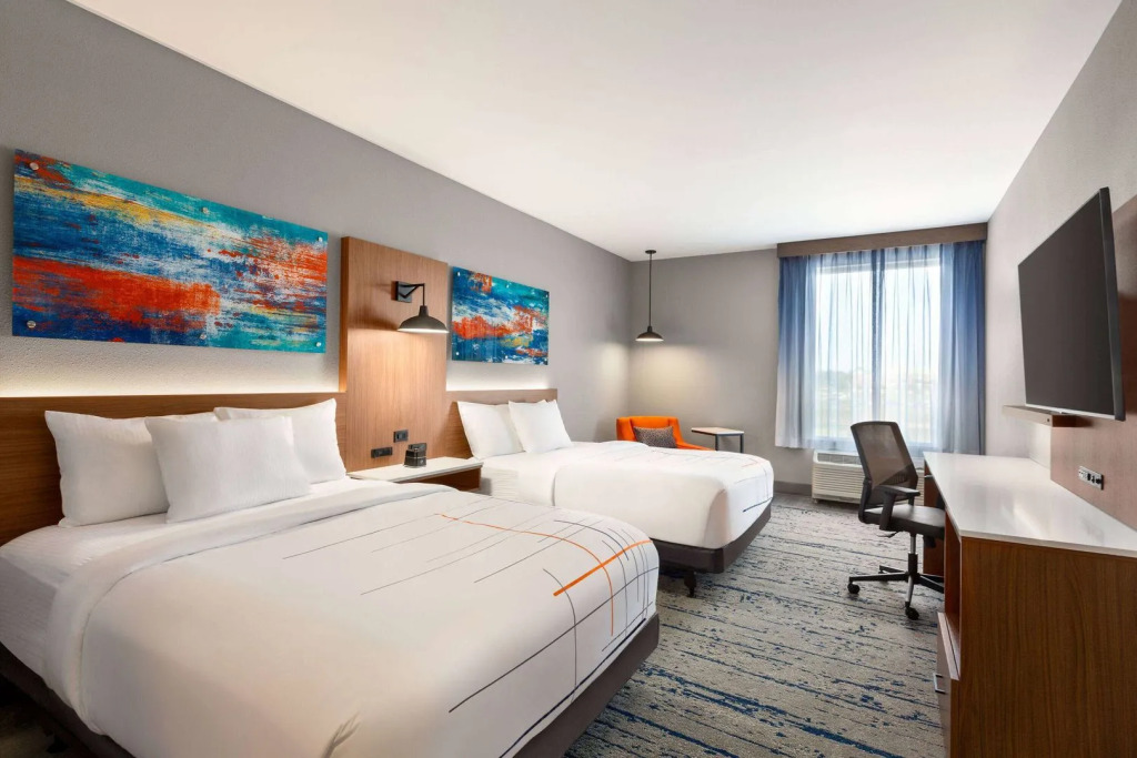 La Quinta Inn & Suites by Wyndham Mount Laurel Moorestown