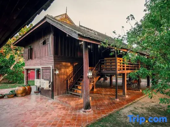 Kamolchanok House & Gallery