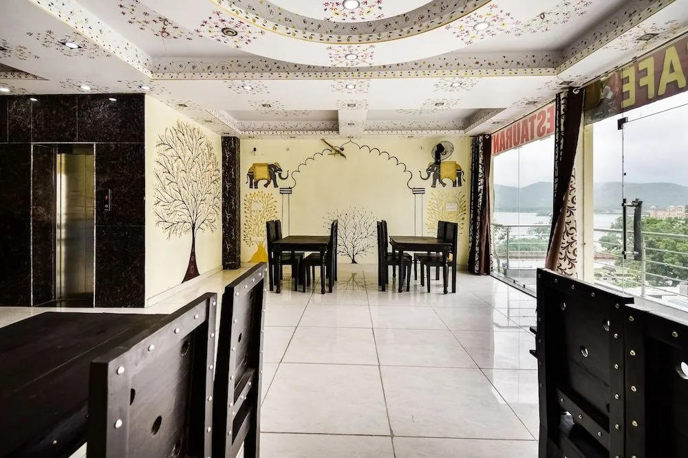 OYO 48665 Kesar Palace