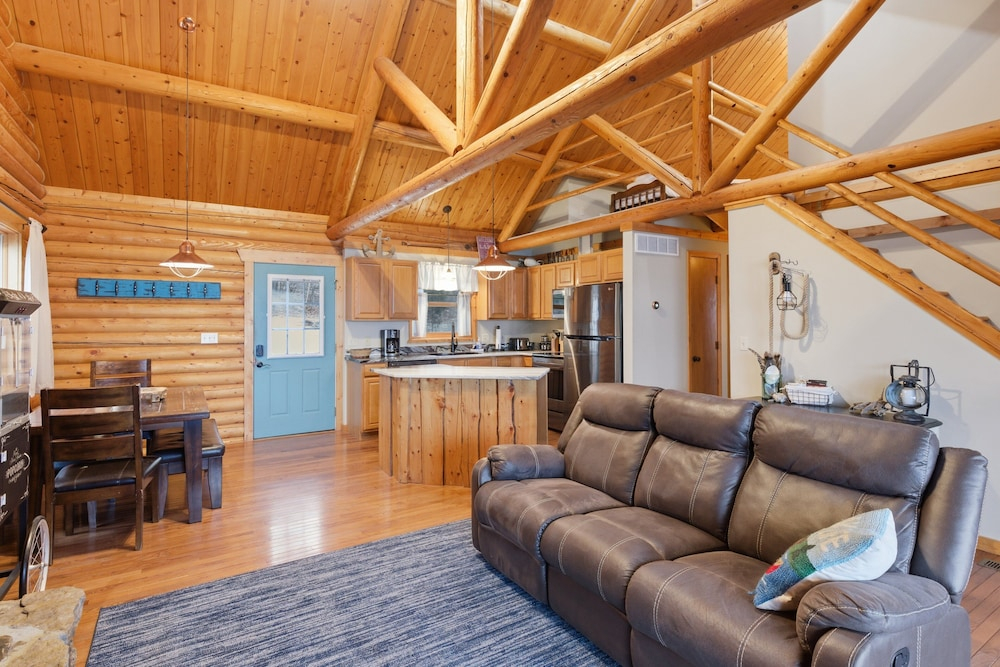 Lakefront Log Cabin With Private Dock, Two Decks & Cozy Comfort at 35mm in Sunrise Beach