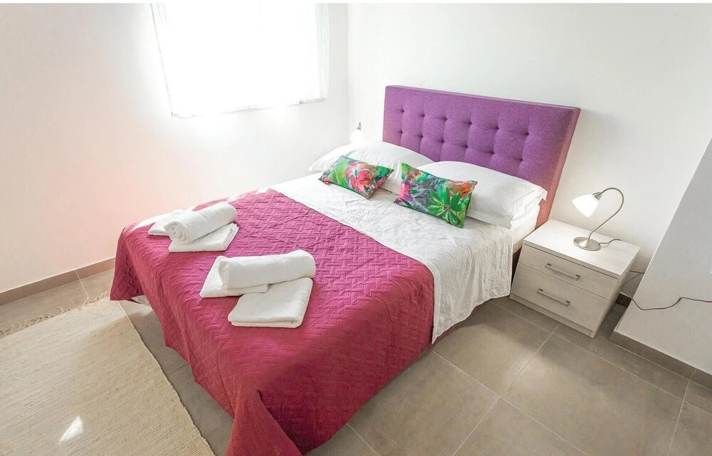 Amazing Home In Milna