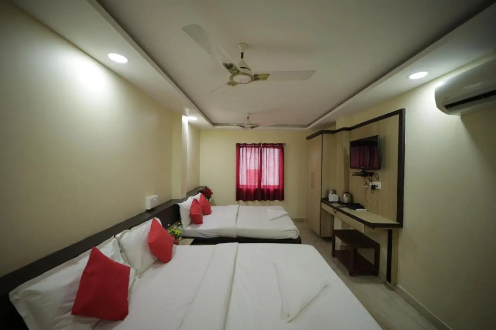 Treebo Golden Inn, 700 Mtrs From Promenade Beach