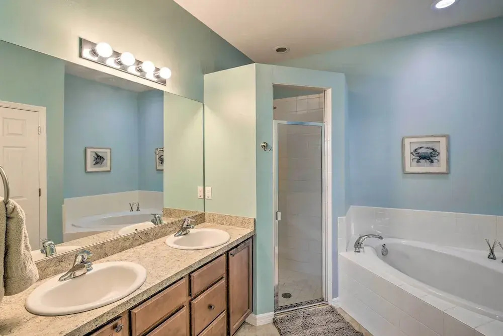 Pool & Lanai: Centrally Located Cape Coral Home