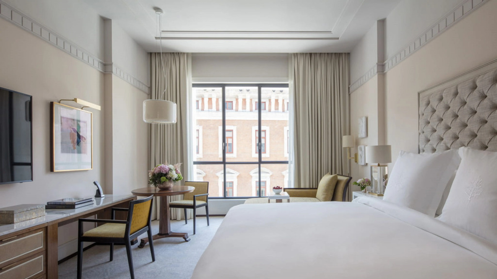 Отель Four Seasons Hotel Madrid