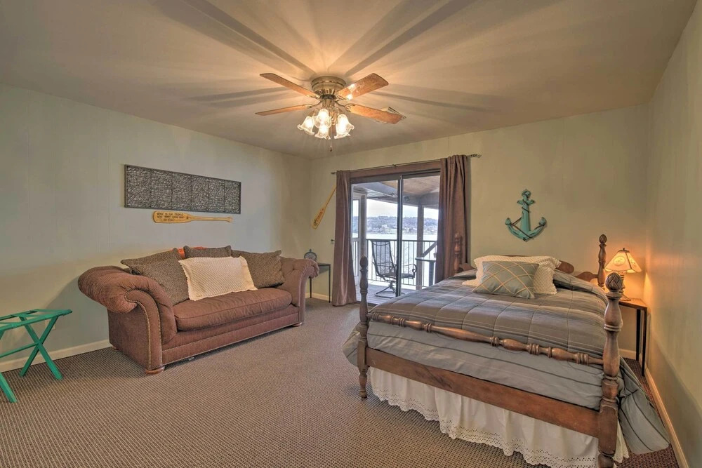 Inviting Home w/ Pool & Hot Tub on Table Rock Lake