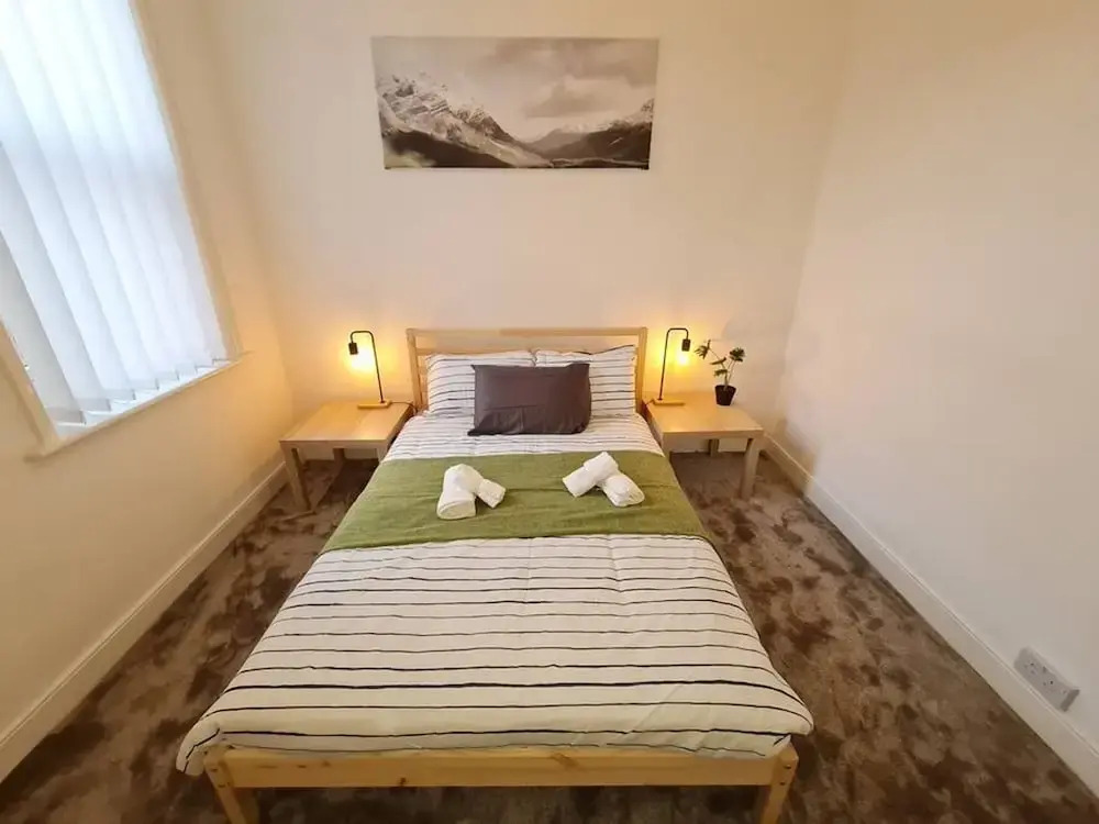 Large 3 Bed Flat Free Parking
