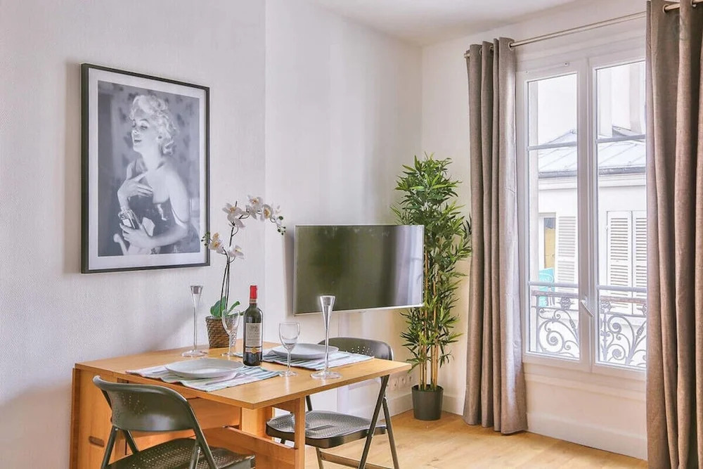 Family Apartment in Buttes Chaumont