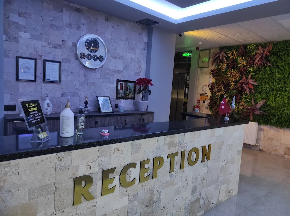 Tone Otel
