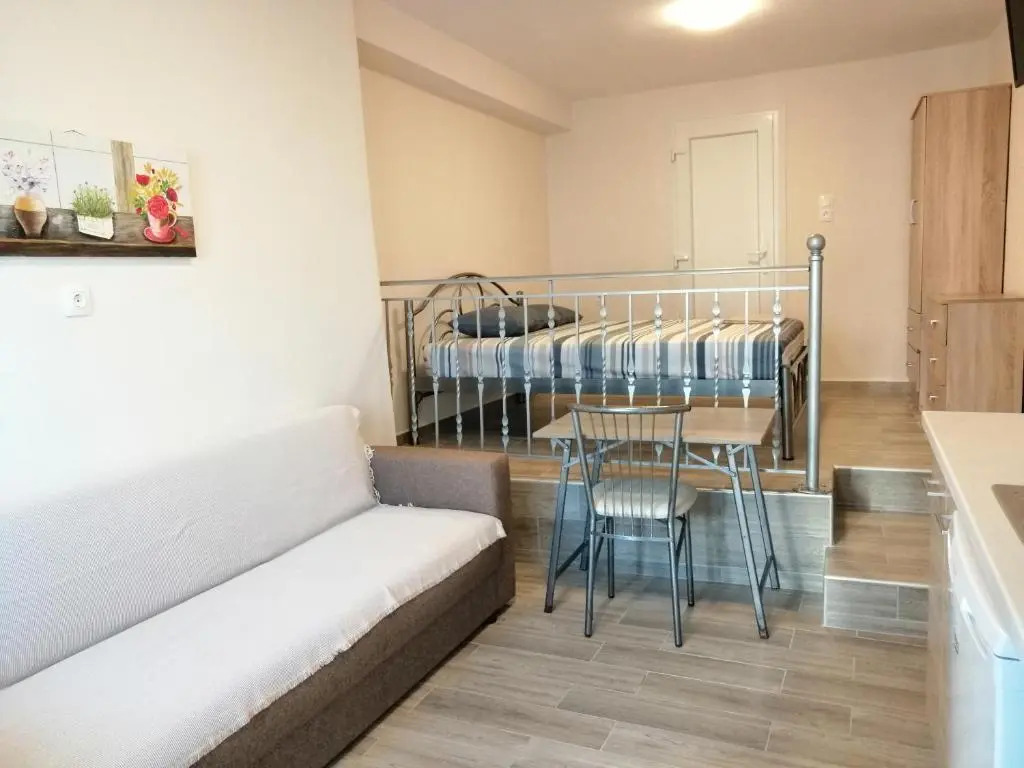 Marinas Apartments - White & Stone Apartment