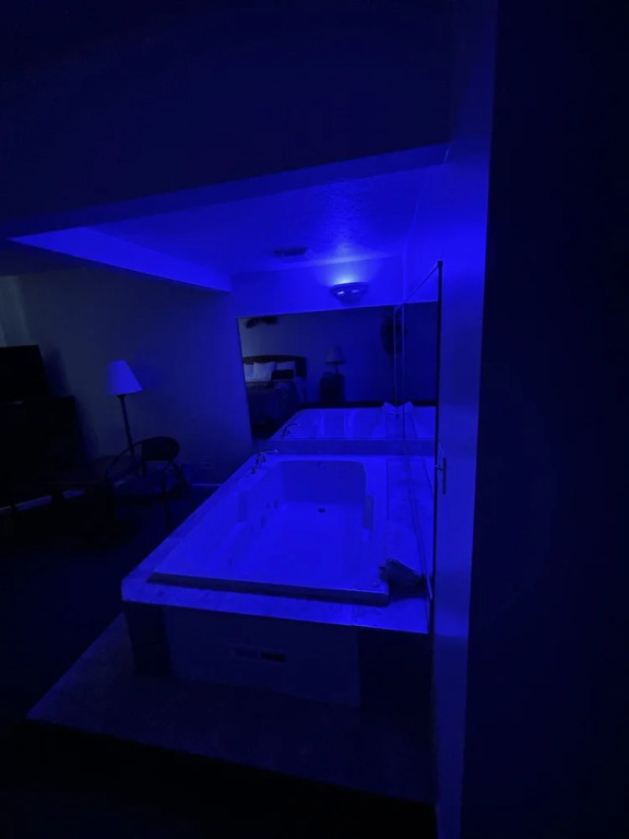 VIBE INN - WHIRLPOOLS SUITES - Lyons