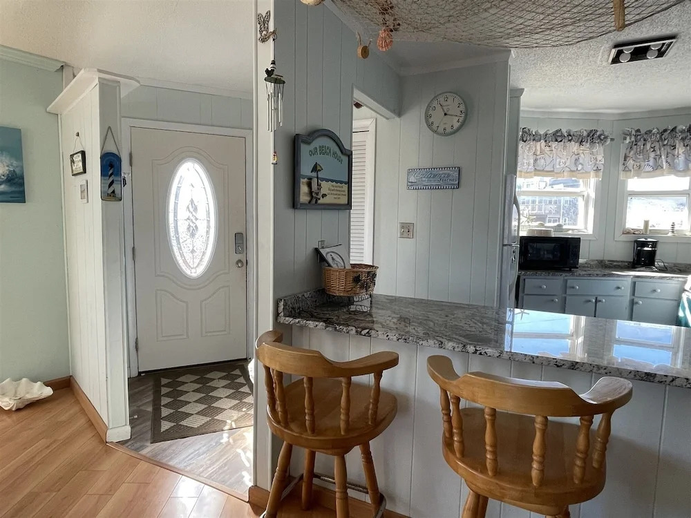 46221 Oramar Drive House by RedAwning