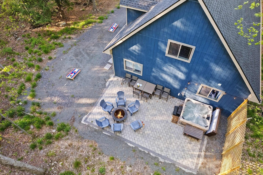 Near Jfbb for Skiing With Hot Tub and Fire Pit