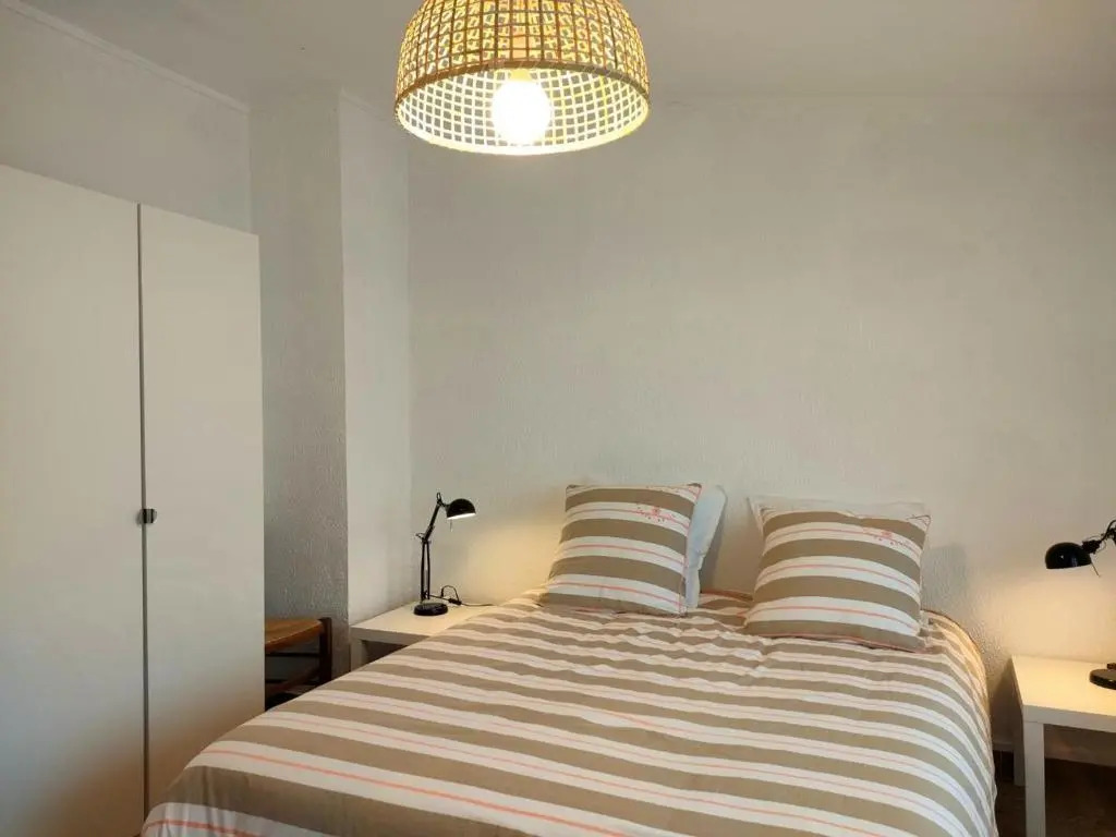 Maison de vacances spacieuse avec jardin et animaux admis - FR-1-496-247