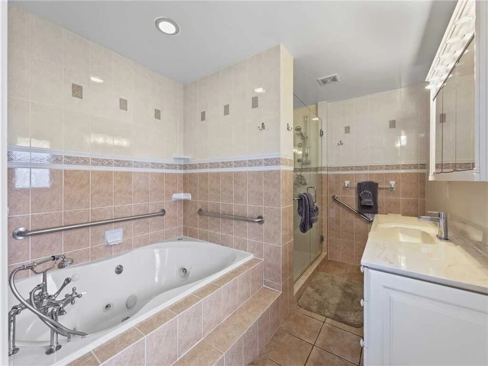 Beach Sanctuary, Beach Front, Views, 4 Bedrooms, Hot Tub, Sleeps 10