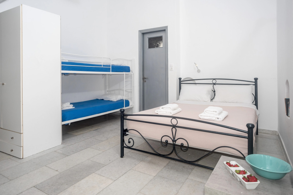 Depis place & apartments naxos