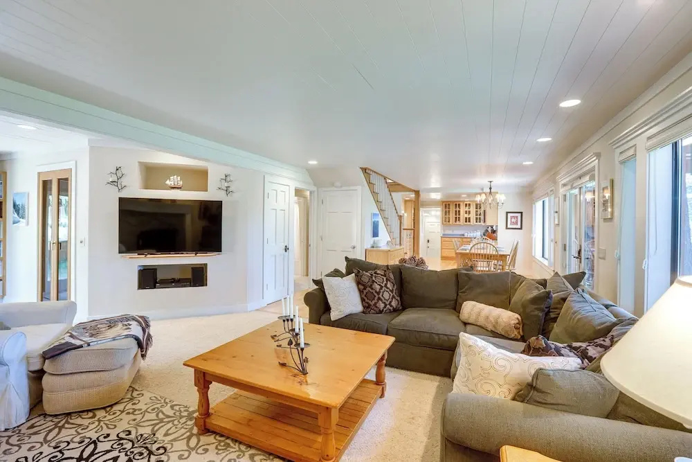 Spacious Tahoe City Retreat < 2 Mi to Lake Tahoe!