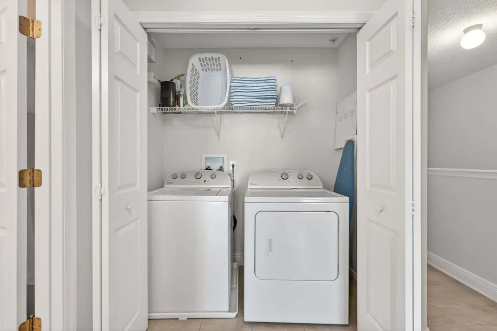 Cozy 3BR Townhome 5 Miles From Disney