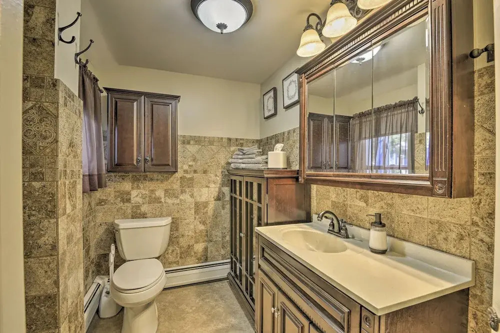 Spacious Home by Finger Lakes & Watkins Glen!