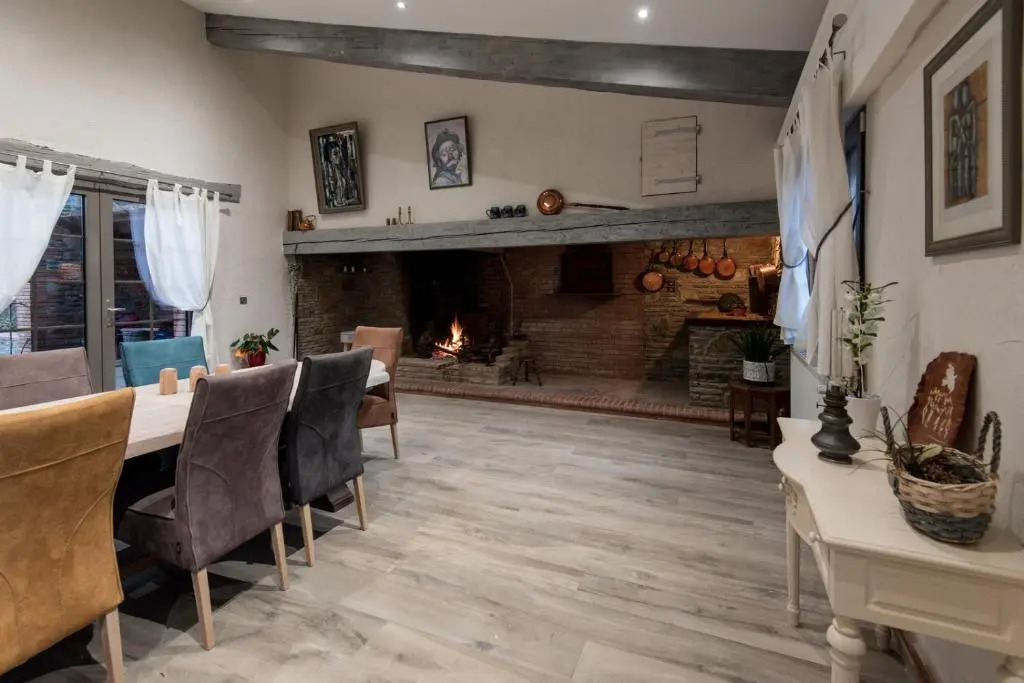 LE MAS DES COLOMBES Chambres dhôtes B&B & SPA