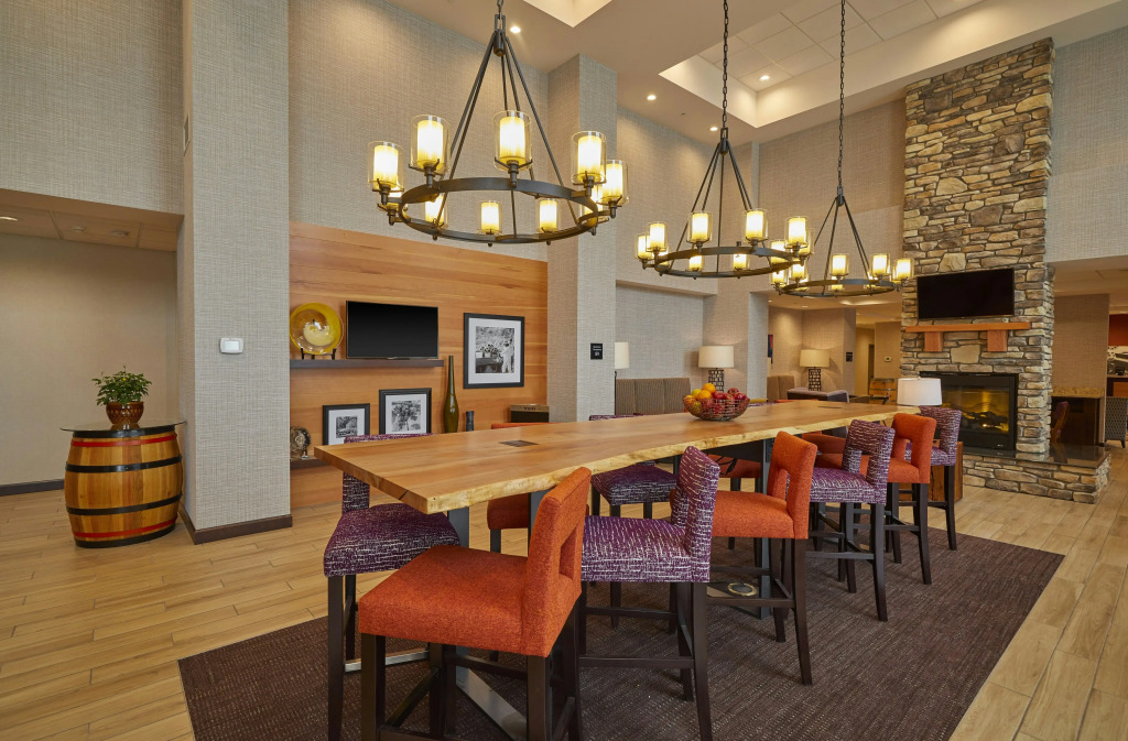 Hampton Inn & Suites Roseburg