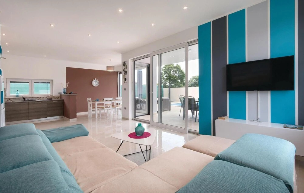 Luxurious Home In Peroj With Sauna
