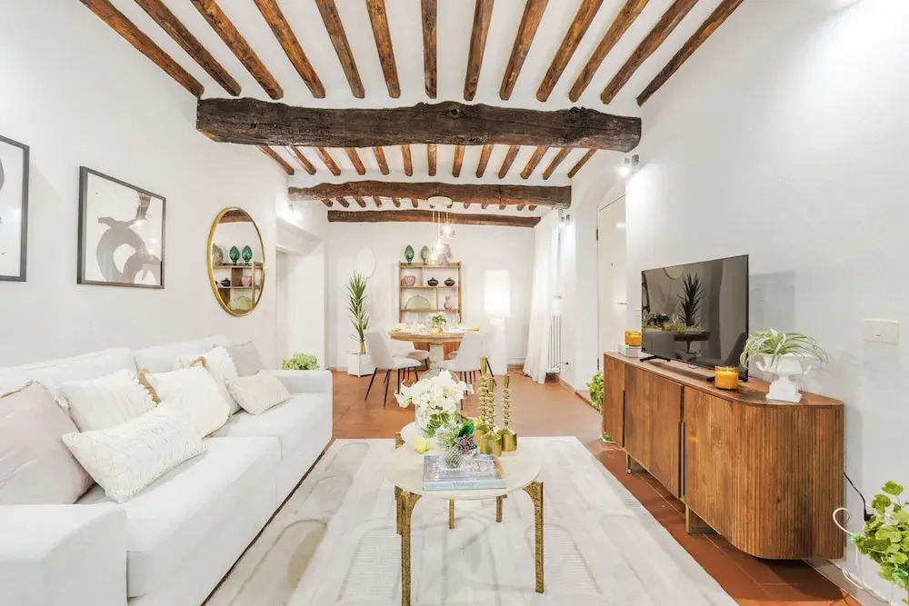 The Hidden Alley Apartment