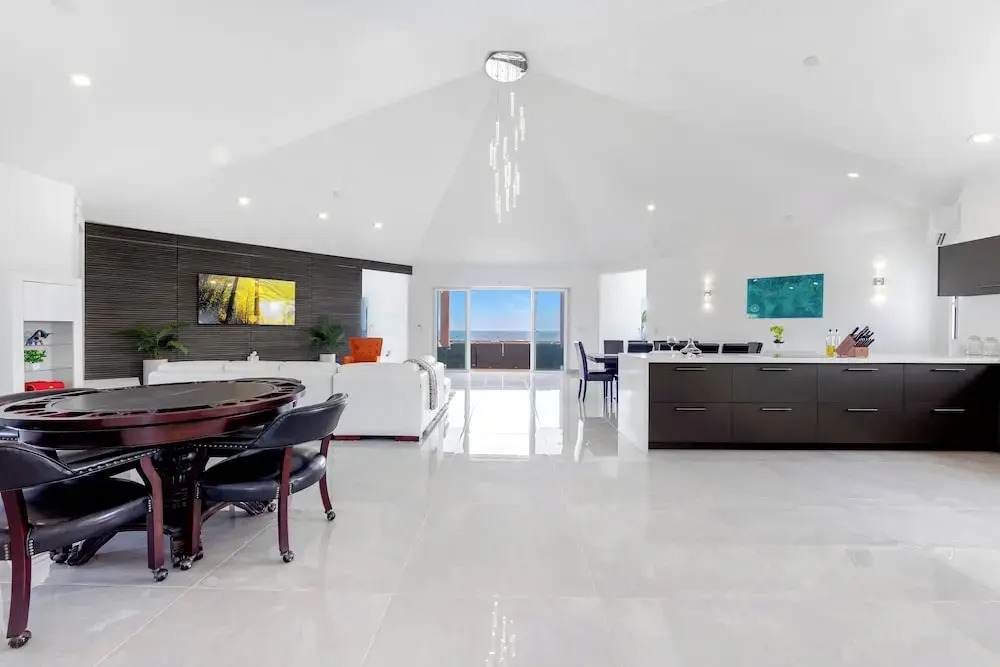 4-bed Villa, Pool, Parking