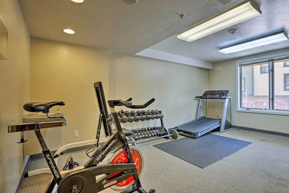 Vail Ski Condo w/ Mtn Views & Shuttle Service!