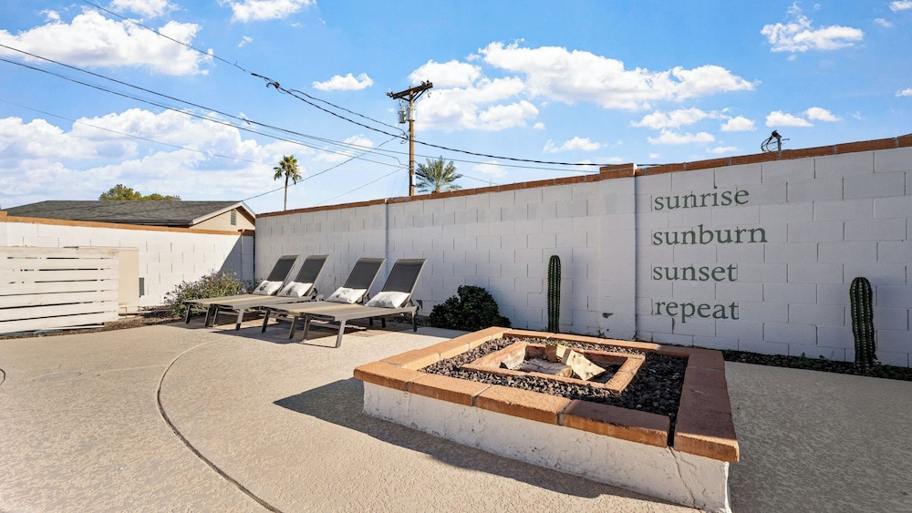 Heated Pool, Fire Pit, Games & Outdoor Dining Just Minutes to Old Town Drift House by Avantstay