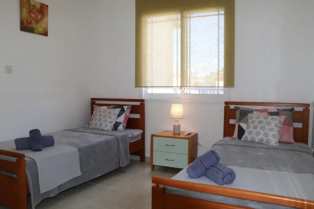 Cyking 2 bed Apartment with pool & 10 min to beach